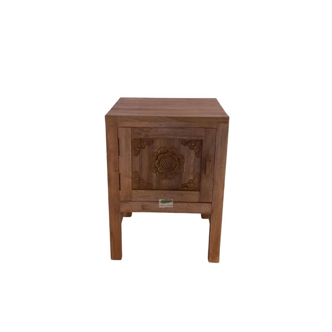 Bed side table pintu Ukir bunga tengah WB